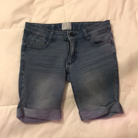 5/$25  Bundle of Girls Long Shorts - Picture 4 of 7